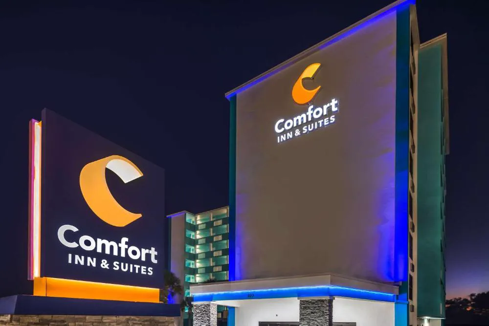 Comfort Inn & Suites Daytona Beach Oceanfront hotel hero