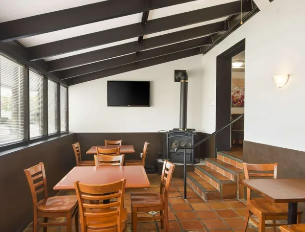 Days Inn by Wyndham Brantford hotel detail image 4