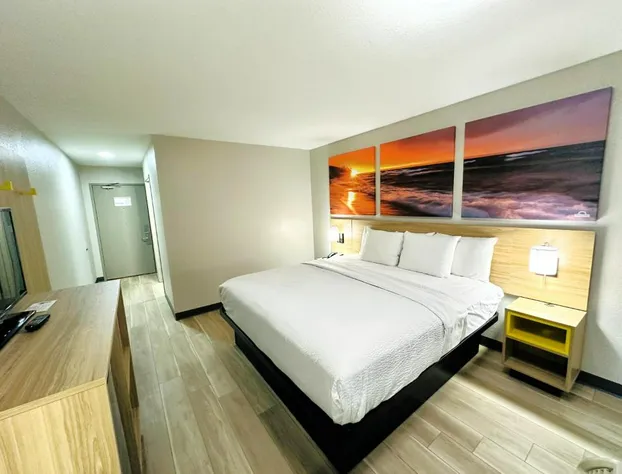 Days Inn by Wyndham Holland hotel detail image 2