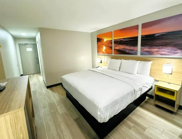 Days Inn by Wyndham Holland hotel detail image 3