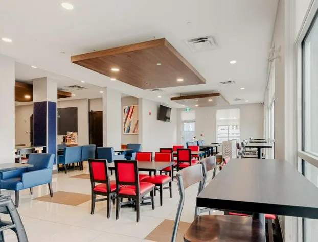 Holiday Inn Express Hotel & Suites Edmonton South by IHG hotel detail image 4