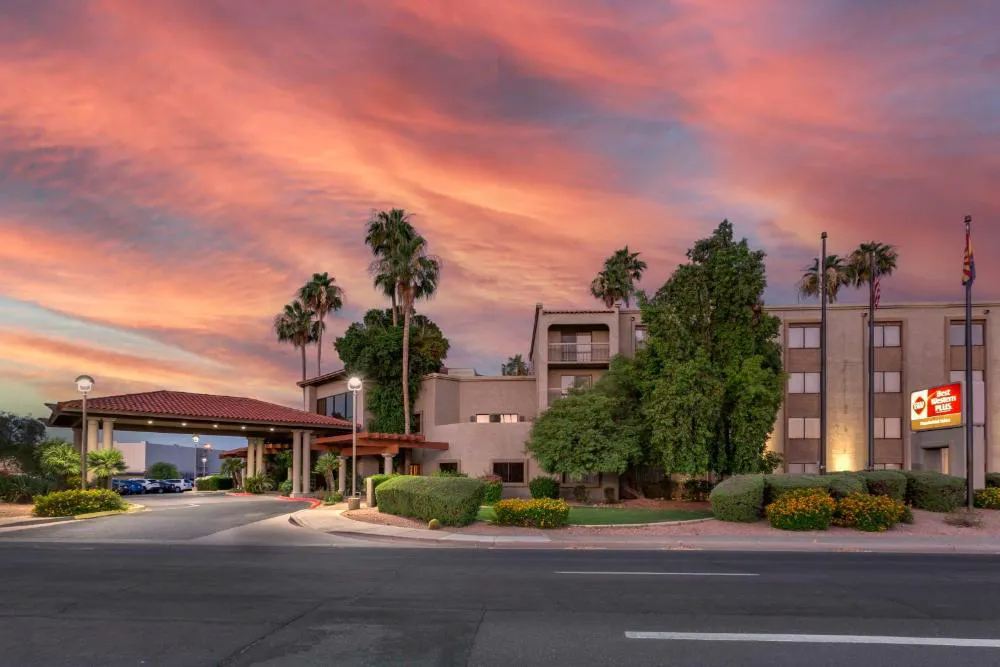 Best Western Plus Scottsdale Thunderbird Suites hotel hero