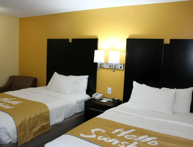 Days Inn by Wyndham Canton hotel detail image 4