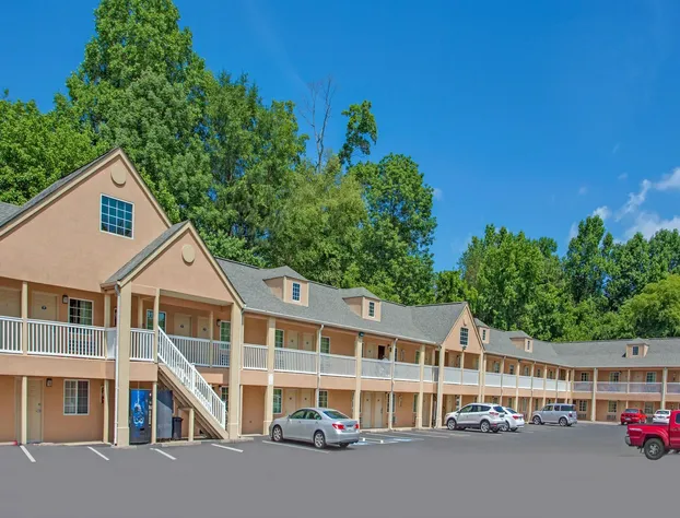 Days Inn by Wyndham Canton hotel detail image 1