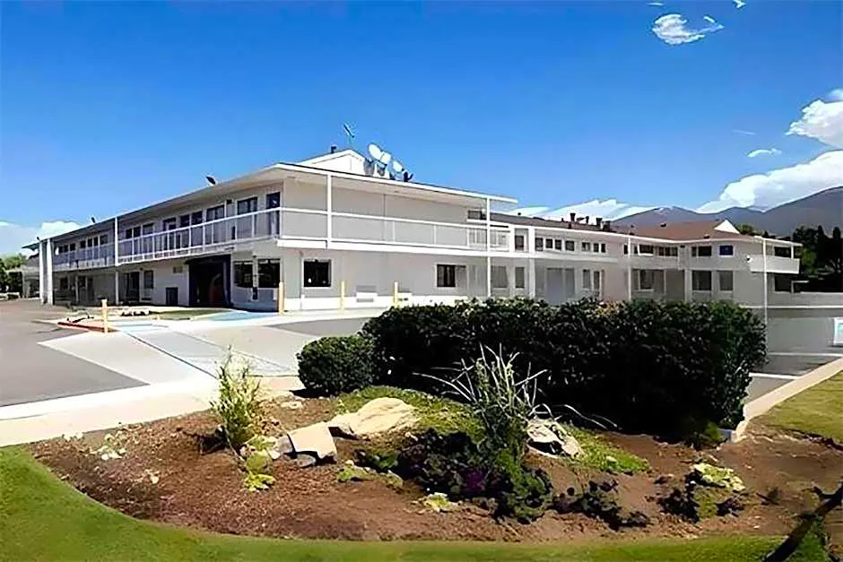 Super 8 By Wyndham Woods Cross/Salt LakeCity North hotel hero