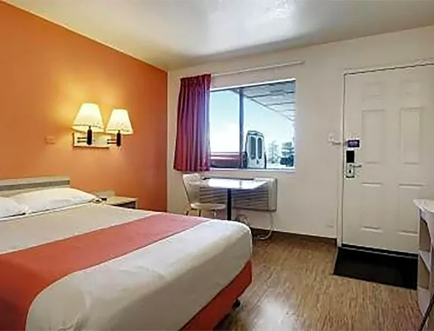 Super 8 By Wyndham Woods Cross/Salt LakeCity North hotel detail image 2