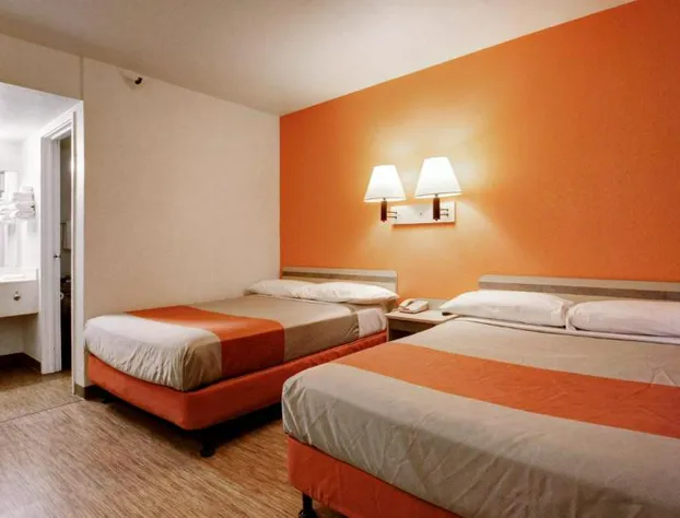 Super 8 by Wyndham Woods Cross/Salt Lake City North hotel detail image 3