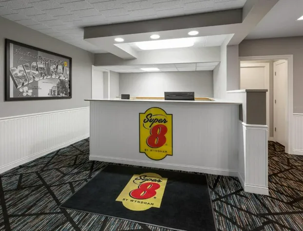 Super 8 by Wyndham Traverse City hotel detail image 4