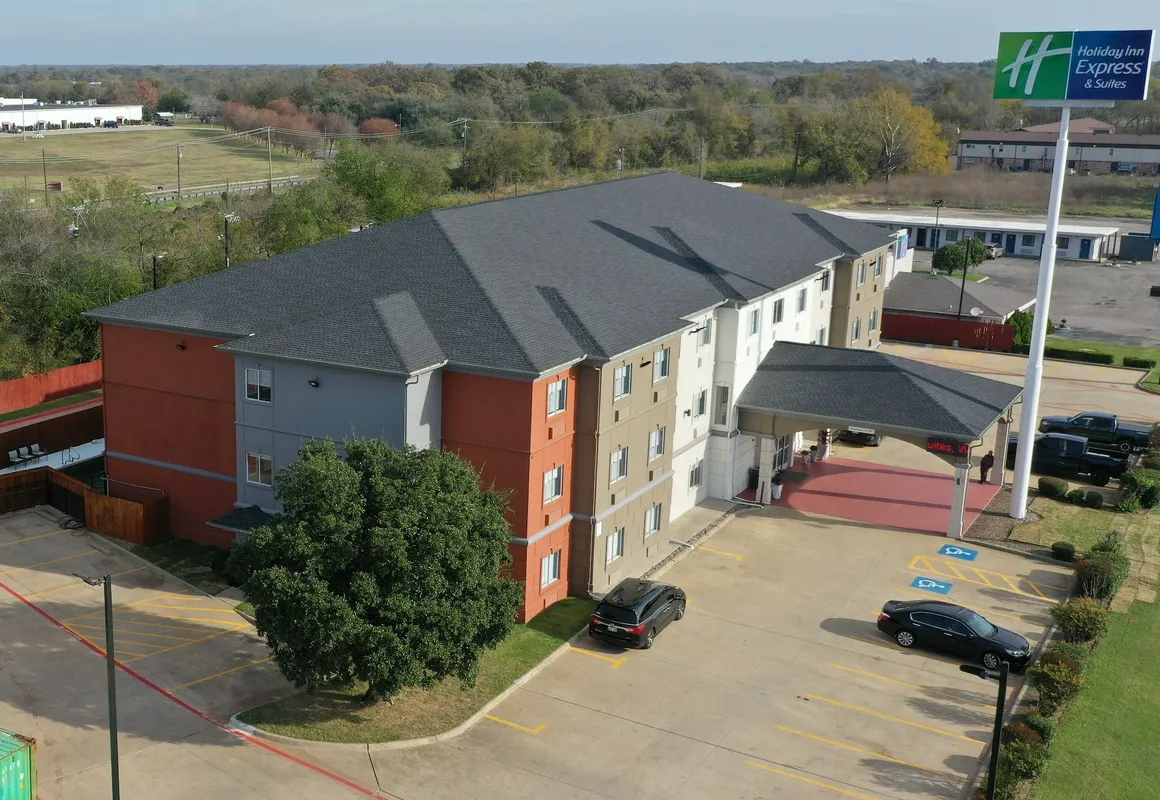 Days Inn & Suites by Wyndham Sulphur Springs hotel hero