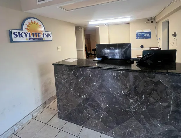 Skylite inn hotel detail image 3