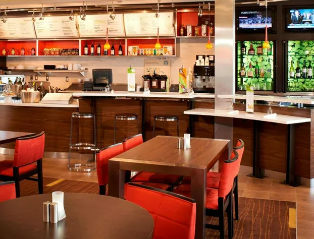 Courtyard by Marriott Toledo Airport Holland hotel detail image 1