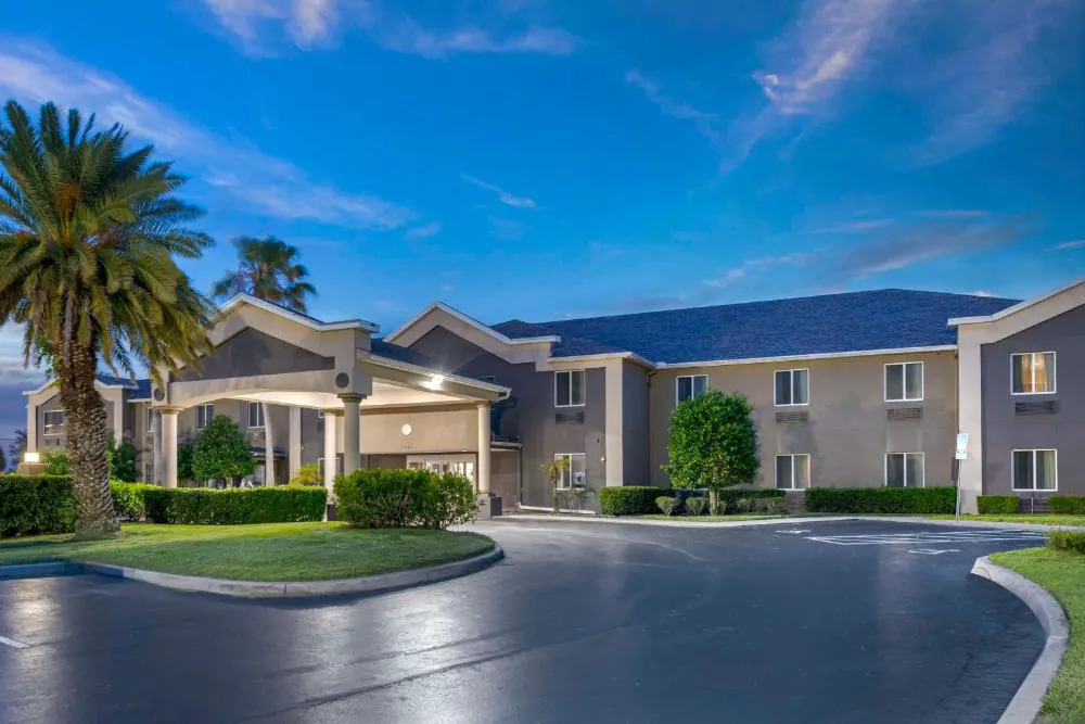 Best Western Edgewater Inn hotel hero