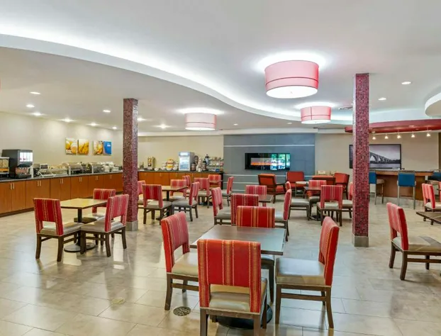 Comfort Suites At Virginia Center Commons hotel detail image 4