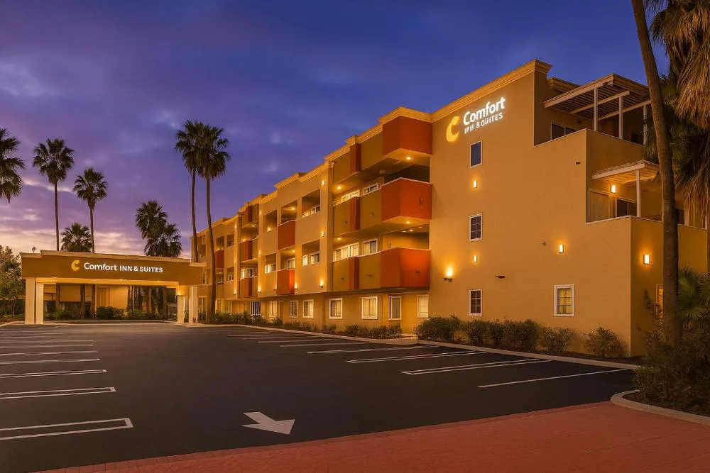 Comfort Inn & Suites Huntington Beach hotel hero