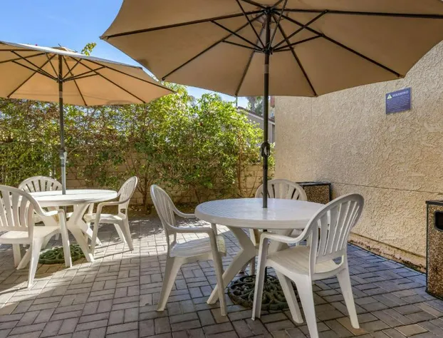 Comfort Inn & Suites Huntington Beach hotel detail image 2