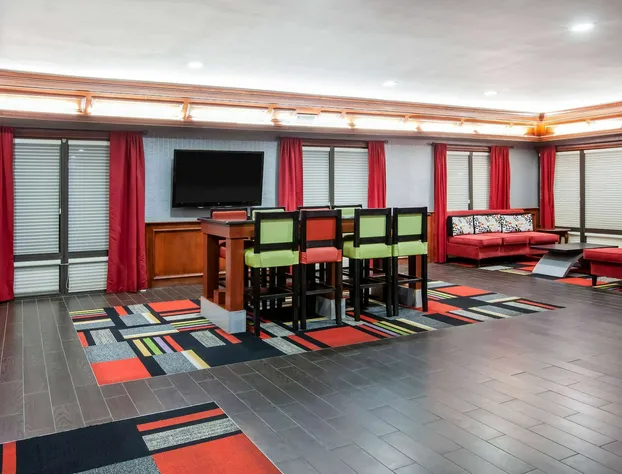 Days Inn & Suites by Wyndham Tyler hotel detail image 2