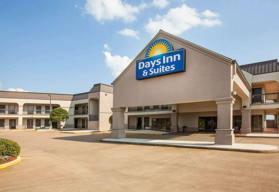 Days Inn & Suites by Wyndham Tyler hotel hero