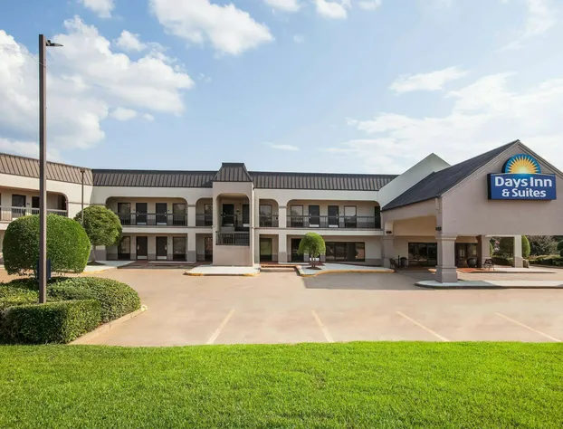 Days Inn & Suites by Wyndham Tyler hotel detail image 1