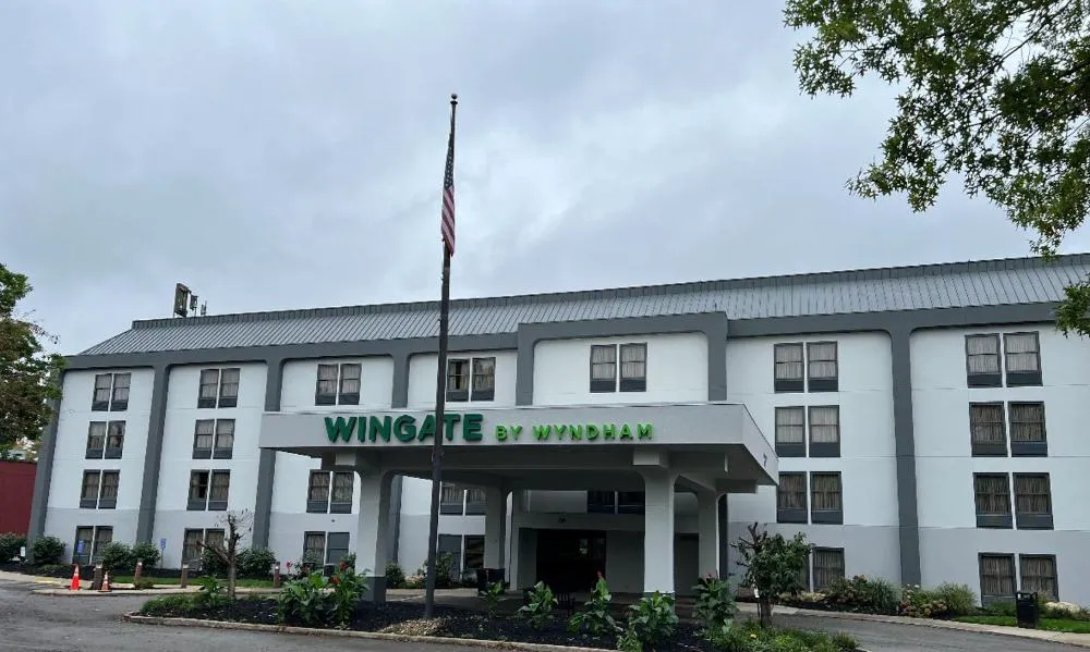 Wingate by Wyndham Cranberry hotel hero