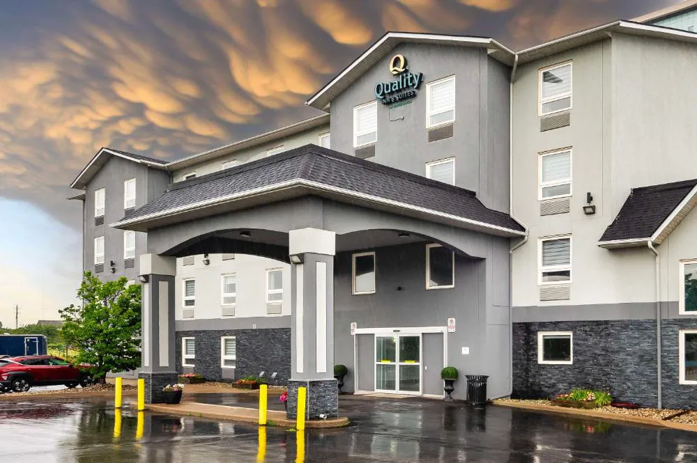 Quality Inn & Suites hotel hero