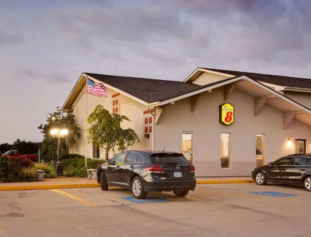 Super 8 by Wyndham Keokuk hotel detail image 1