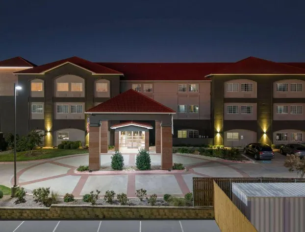 La Quinta Inn & Suites by Wyndham Woodway - Waco South hotel detail image 1