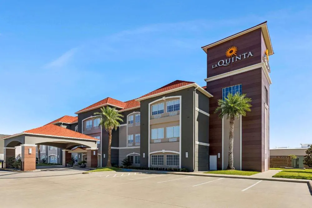 La Quinta Inn & Suites by Wyndham Port Arthur hotel hero