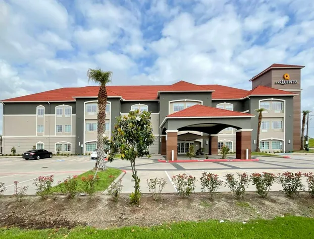 La Quinta Inn & Suites by Wyndham Port Arthur hotel detail image 2