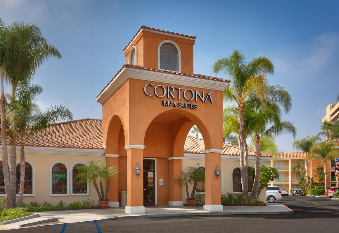 Cortona Inn & Suites Anaheim Resort hotel hero