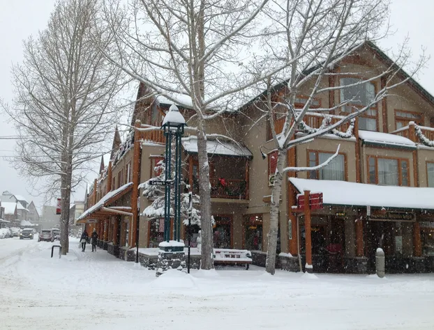 Brewster Mountain Lodge hotel detail image 4