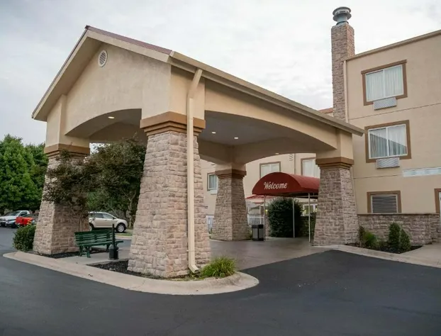 Baymont by Wyndham Springfield I-44 hotel detail image 2