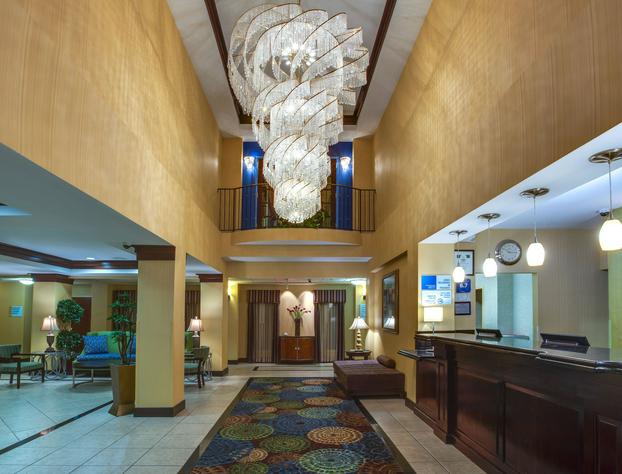 Holiday Inn Express Tower Center, an IHG Hotel hotel detail image 4