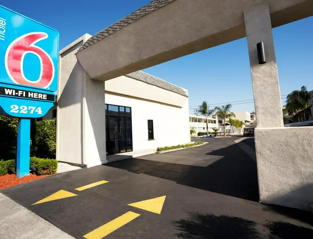 Motel 6 Newport Beach hotel detail image 3