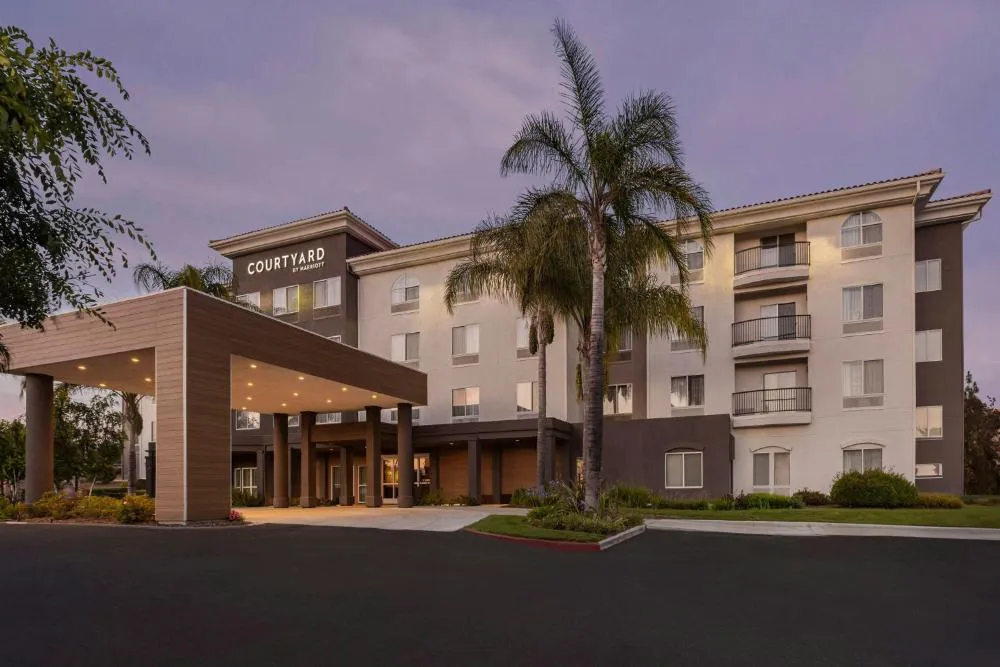 Courtyard by Marriott Ventura Simi Valley hotel hero