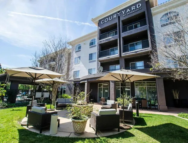 Courtyard by Marriott Ventura Simi Valley hotel detail image 1