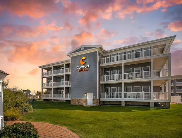 Comfort Suites Chincoteague Island Bayfront Resort hotel detail image 1