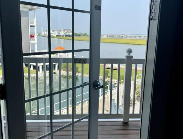 Comfort Suites Chincoteague Island Bayfront Resort hotel detail image 4