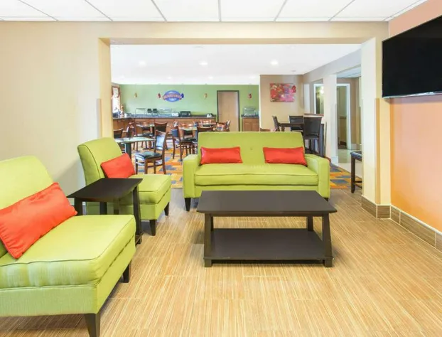 Baymont by Wyndham Waukesha hotel detail image 1