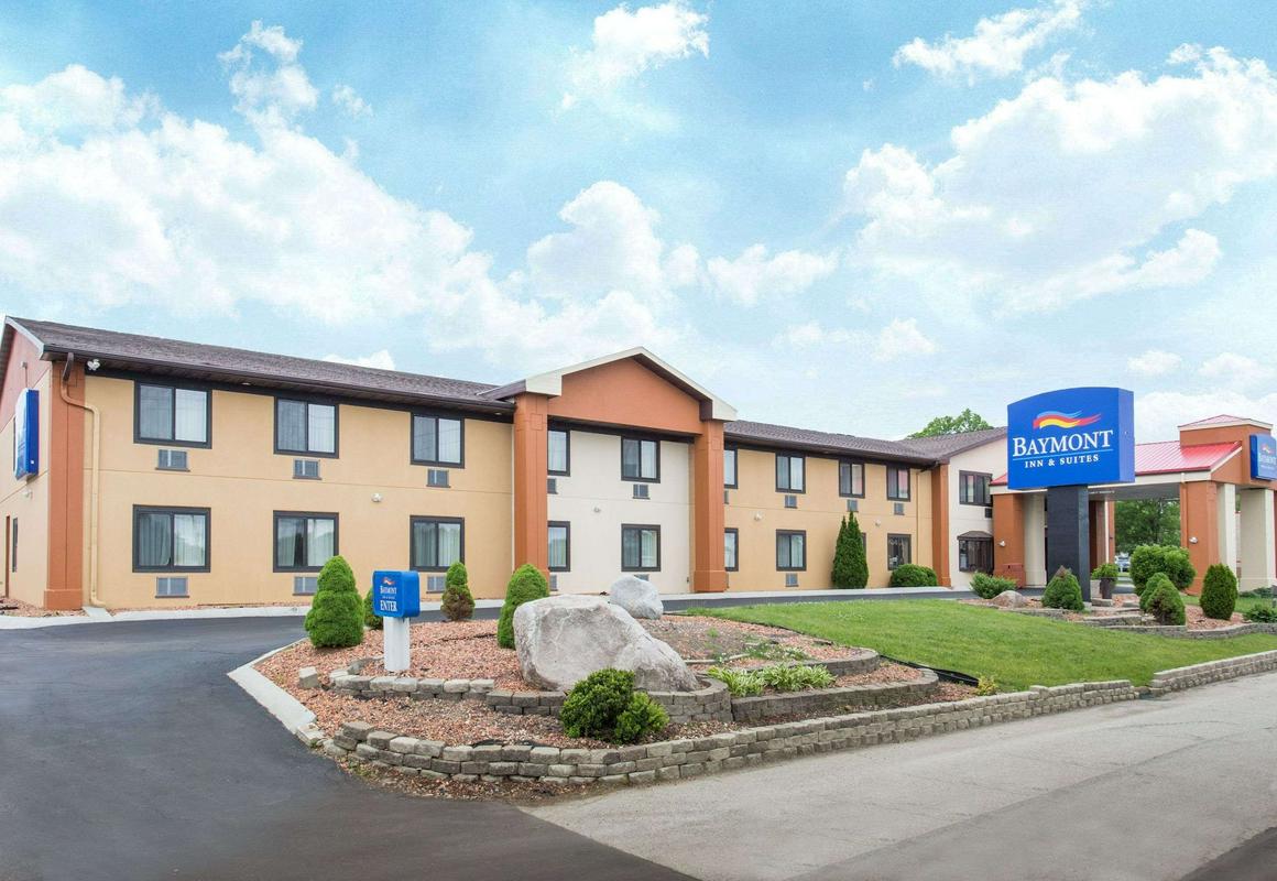 Baymont by Wyndham Waukesha hotel hero