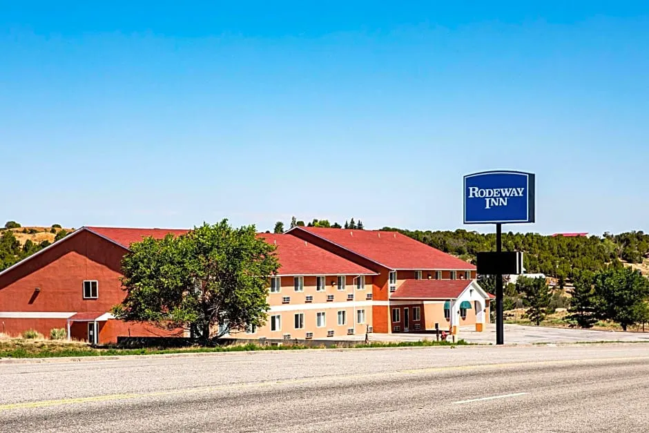 Rodeway Inn & Suites hotel hero