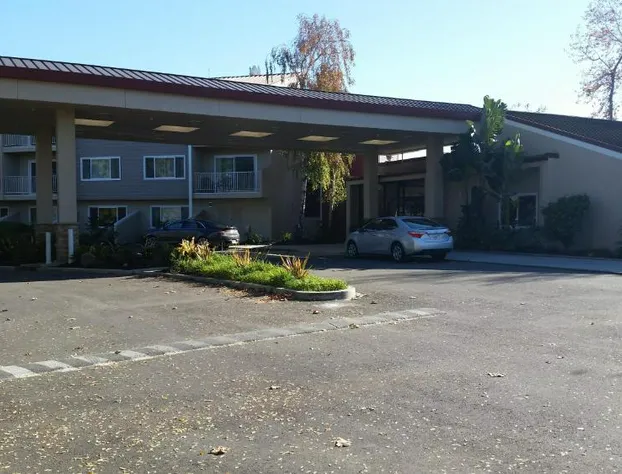 Best Western Plus Garden Court Inn hotel detail image 1