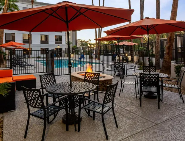 Hampton Inn Phoenix-Biltmore hotel detail image 1