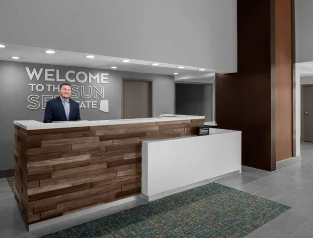 Hampton Inn Phoenix-Biltmore hotel detail image 2