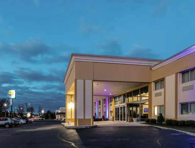 Comfort Inn Medford - Long Island hotel detail image 1