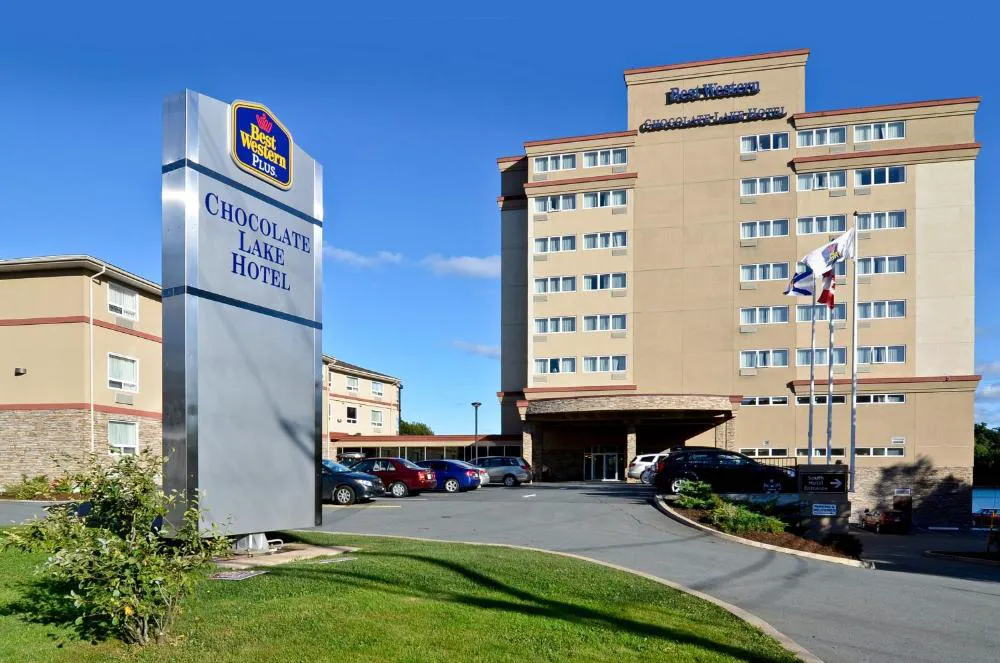 Best Western Plus Chocolate Lake Hotel hotel hero