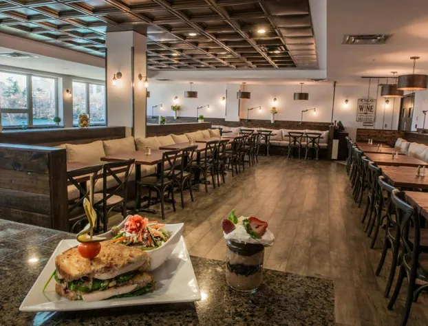 Best Western Plus Chocolate Lake Hotel hotel detail image 3