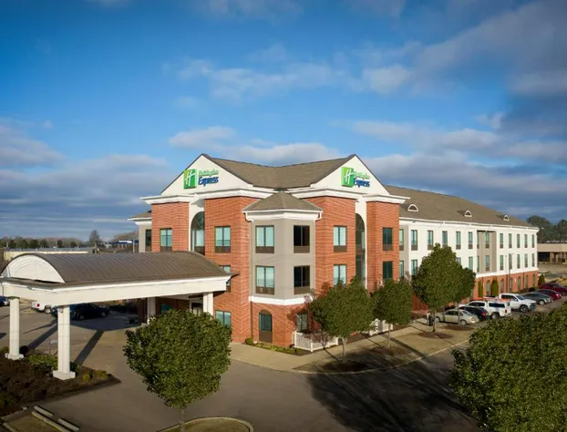 Holiday Inn Express & Suites Olive Branch by IHG hotel detail image 1