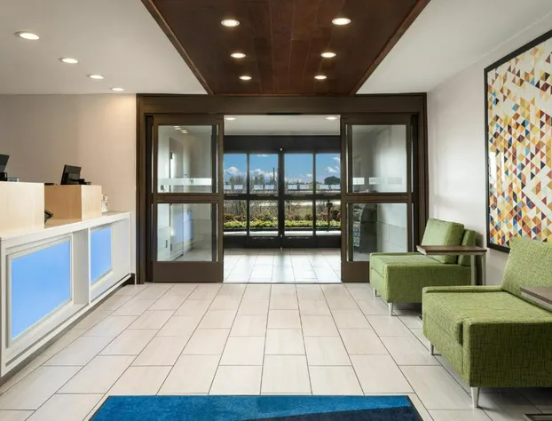 Holiday Inn Express & Suites Olive Branch by IHG hotel detail image 2