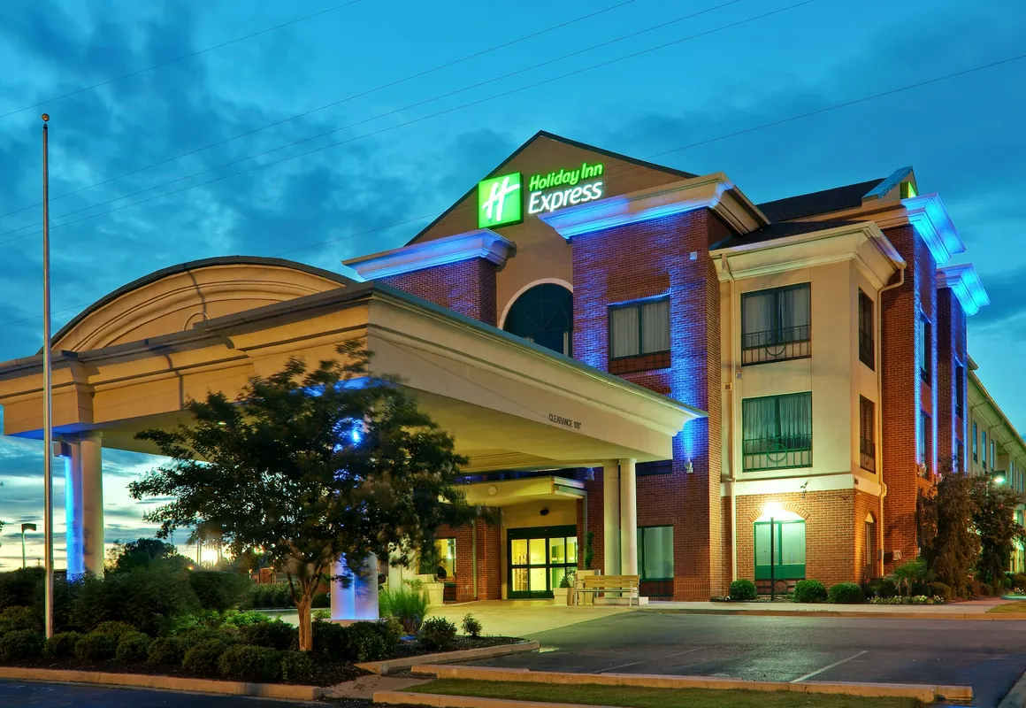 Holiday Inn Express & Suites Olive Branch by IHG hotel hero