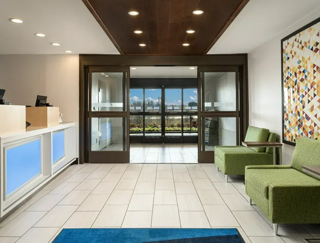 Holiday Inn Express & Suites Olive Branch by IHG hotel detail image 2